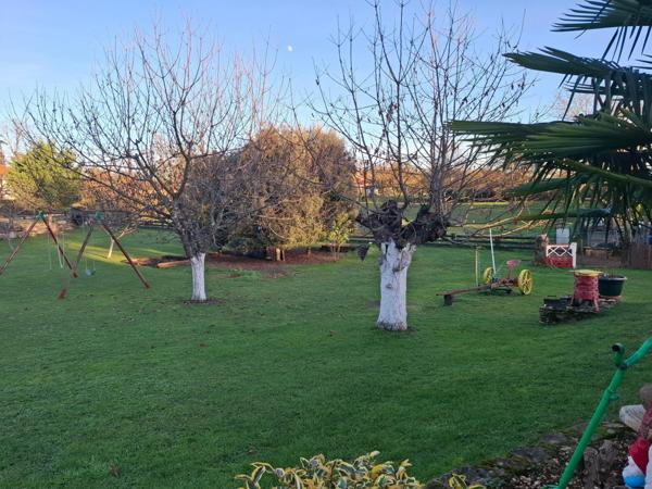 Spacieuse maison offrant la possibilité d'être divisée en deux logements indépendants , sans travaux !