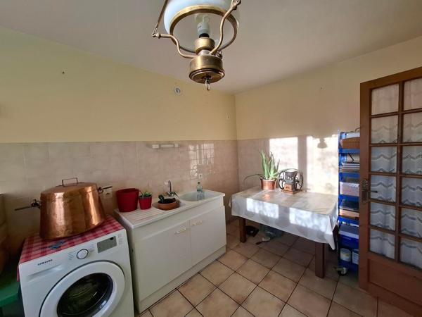 Spacieuse maison offrant la possibilité d'être divisée en deux logements indépendants , sans travaux !