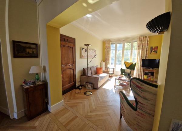 Appartement à LYON 7E ARRONDISSEMENT, 69007 - 4 pièces 88m²