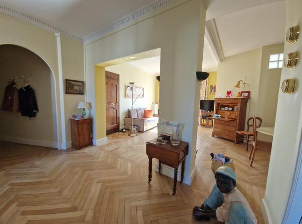 Appartement à LYON 7E ARRONDISSEMENT, 69007 - 4 pièces 88m²