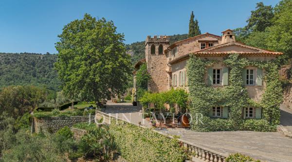 Magnifique demeure de 6 hectares avec vue panoramique jusqu’à la mer