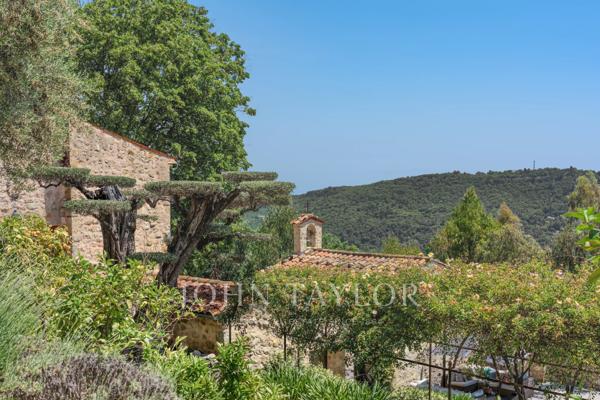 Magnifique demeure de 6 hectares avec vue panoramique jusqu’à la mer
