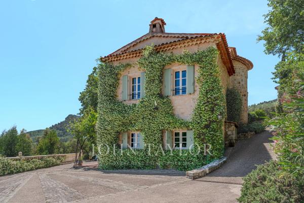 Magnifique demeure de 6 hectares avec vue panoramique jusqu’à la mer