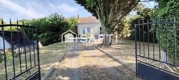 Charme de l'ancien avec terrain coquet. Quartier Est.