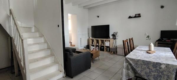Charme de l'ancien avec terrain coquet. Quartier Est.