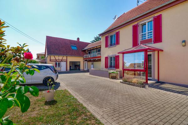 Maison de caractère avec annexes et garages à OSTWALD
