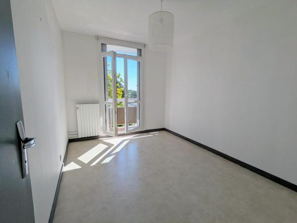 Appartement avec deux balcons et garage fermé
