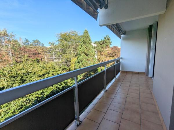 Appartement avec deux balcons et garage fermé
