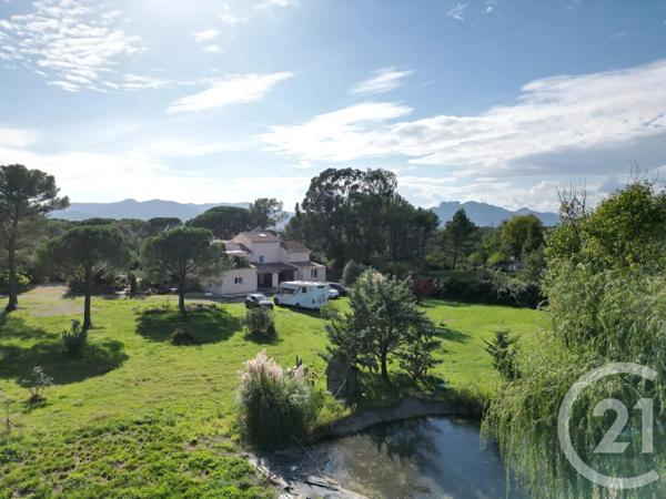 Maison à vendre  7 pièces - 215 m 2   PUGET SUR ARGENS  - 83