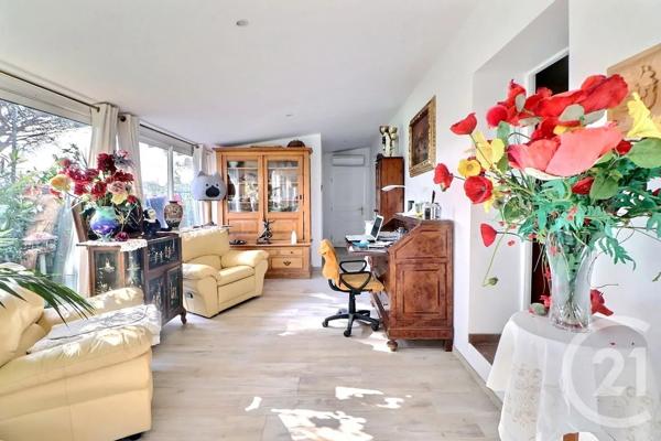 Maison à vendre  7 pièces - 215 m 2   PUGET SUR ARGENS  - 83