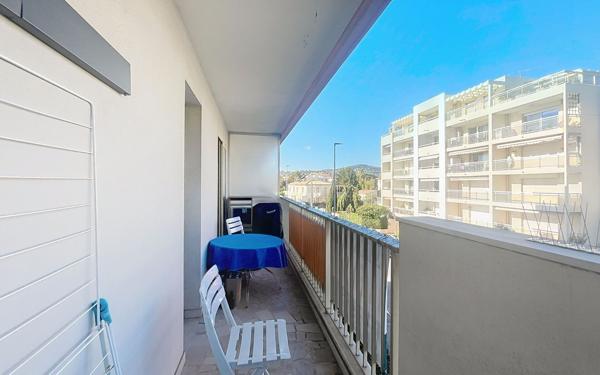 Appartement à vendre    2 pièces • 43 m2 Antibes