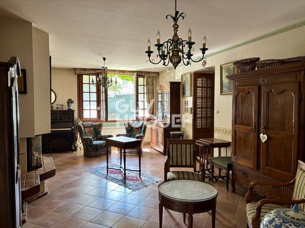 10 min OUEST CARCASSONNE - Maison de maître 185 m², garages sur terrain 465 m²
