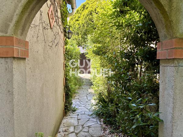 10 min OUEST CARCASSONNE - Maison de maître 185 m², garages sur terrain 465 m²