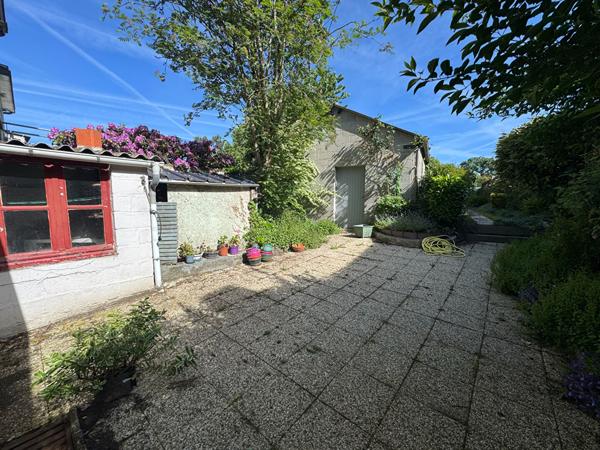 Vente de maison à rénover, 3 chambres, jardins clos - Bourg de Collinée