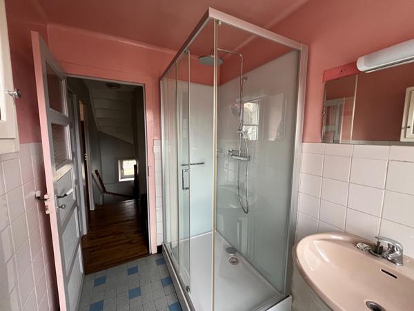 Vente de maison à rénover, 3 chambres, jardins clos - Bourg de Collinée