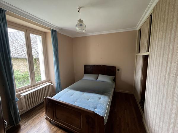 Vente de maison à rénover, 3 chambres, jardins clos - Bourg de Collinée