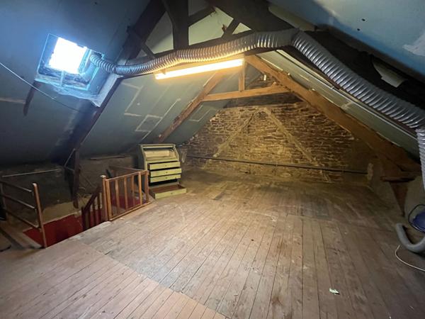 Vente de maison à rénover, 3 chambres, jardins clos - Bourg de Collinée
