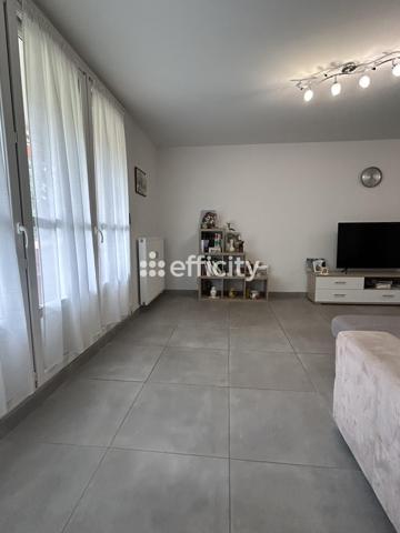 Appartement
         5 pièces
        - 82 m² Exclusivité 230 000 € *