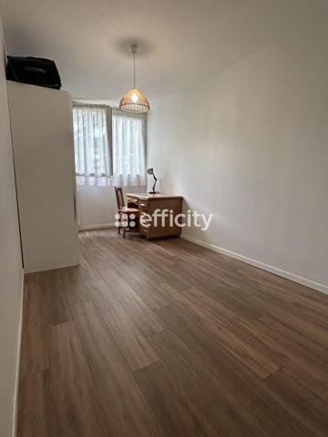 Appartement
         5 pièces
        - 82 m² Exclusivité 230 000 € *