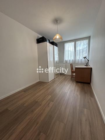 Appartement
         5 pièces
        - 82 m² Exclusivité 230 000 € *