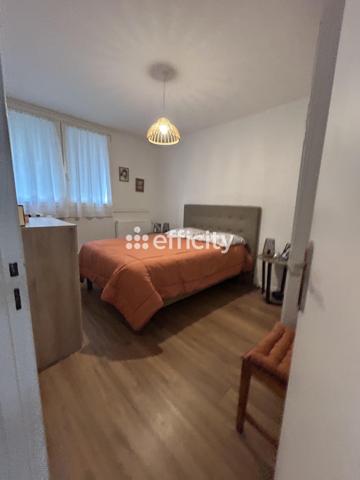 Appartement
         5 pièces
        - 82 m² Exclusivité 230 000 € *