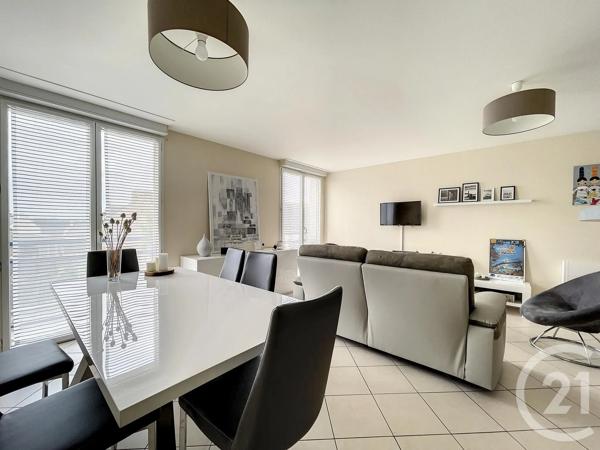 Appartement F3 à vendre  3 pièces - 65 m 2   VANNES  - 56