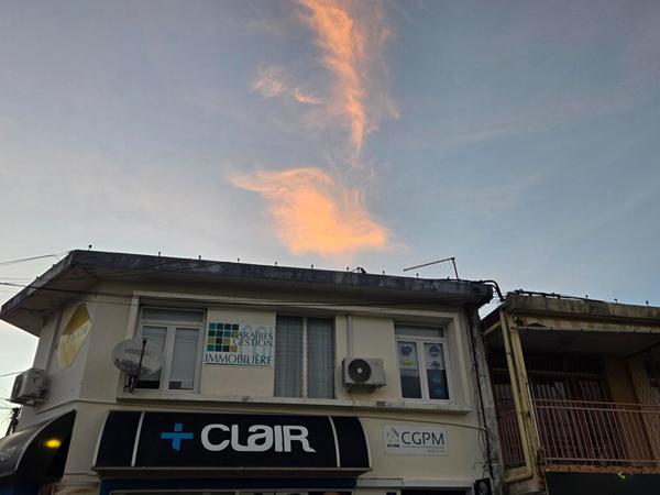 A louer, Bureaux  de 90m2 situé à Riviere Salée