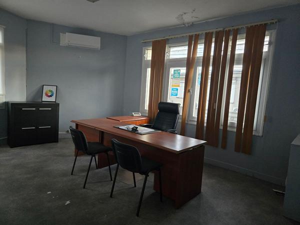 A louer, Bureaux  de 90m2 situé à Riviere Salée