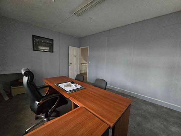 A louer, Bureaux  de 90m2 situé à Riviere Salée