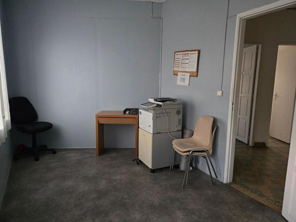 A louer, Bureaux  de 90m2 situé à Riviere Salée