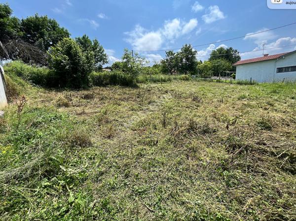 TERRAIN CONSTRUCTIBLE LAVELANET