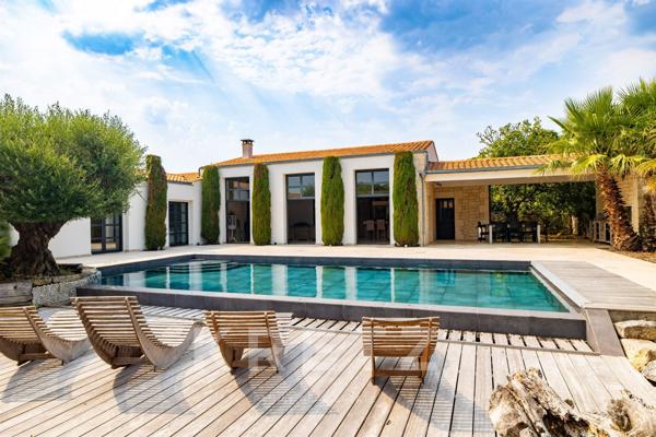 Villa d’exception à Dolus d’Oléron, 6 chambres et piscine à quelques pas des plages