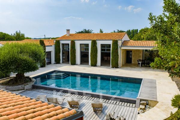 Villa d’exception à Dolus d’Oléron, 6 chambres et piscine à quelques pas des plages
