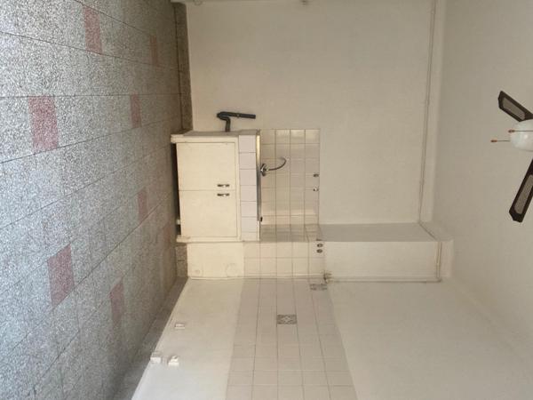 Appartement de type trois entre saint jean et brunet, proches des commodités et transports urbains .