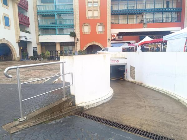 HENDAYE PLAGE place de parking couverte et sécurisée