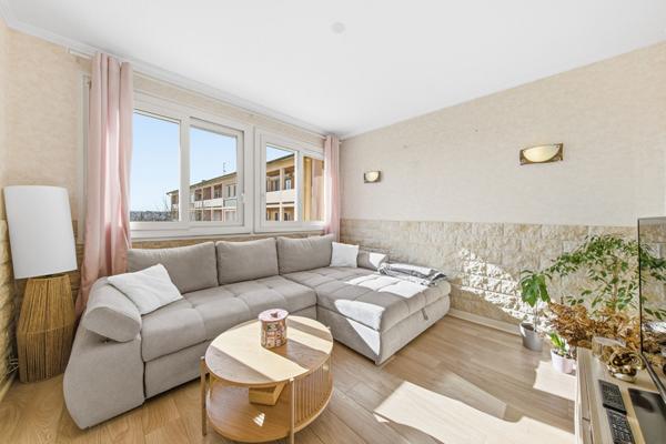 Exclusivité à Chatenoy Le Royal: bel appartement de 71.5m2, 2 à 3 chambres, balcon et cave proche des commodités