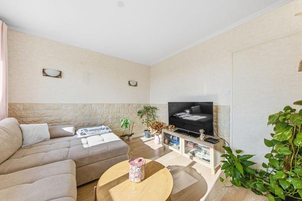 Exclusivité à Chatenoy Le Royal: bel appartement de 71.5m2, 2 à 3 chambres, balcon et cave proche des commodités