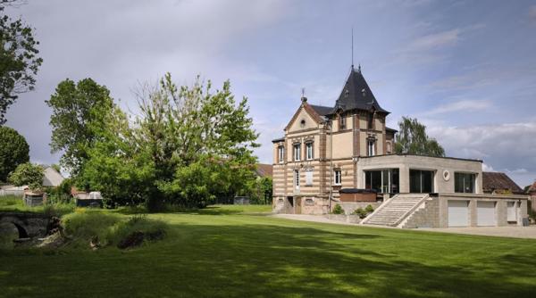 Maison à ROMILLY SUR SEINE, 10100 - 8 pièces 226m²