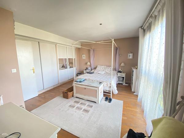 VENTE d'une maison F13 (295 m²) à MITRY MORY