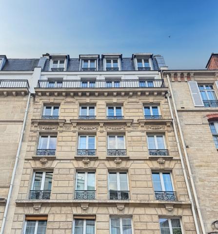 3 pièces lumineux de 55 M². Immeuble en pierre de taille avec ascenseur. Rue de Wattignies Paris 12ème