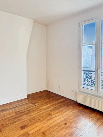 3 pièces lumineux de 55 M². Immeuble en pierre de taille avec ascenseur. Rue de Wattignies Paris 12ème