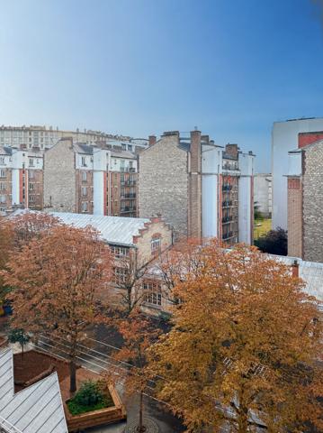 3 pièces lumineux de 55 M². Immeuble en pierre de taille avec ascenseur. Rue de Wattignies Paris 12ème