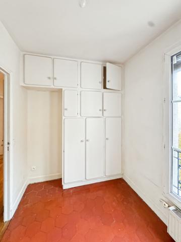 3 pièces lumineux de 55 M². Immeuble en pierre de taille avec ascenseur. Rue de Wattignies Paris 12ème