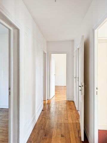 3 pièces lumineux de 55 M². Immeuble en pierre de taille avec ascenseur. Rue de Wattignies Paris 12ème