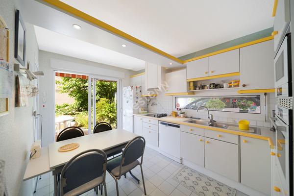 Maison spacieuse à vendre à Chalon-sur-Saône - 4 chambres, jardin et garage !