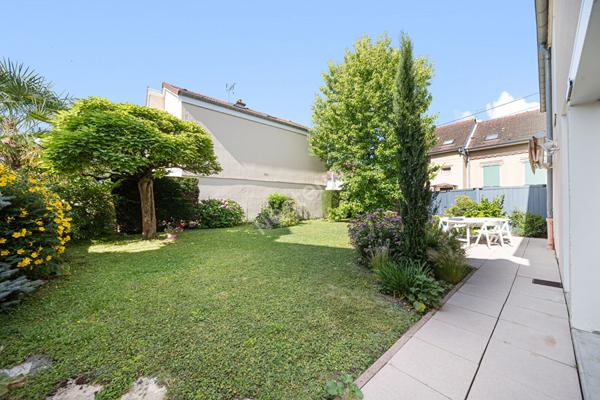 Maison spacieuse à vendre à Chalon-sur-Saône - 4 chambres, jardin et garage !