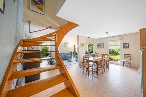 Maison spacieuse à vendre à Chalon-sur-Saône - 4 chambres, jardin et garage !