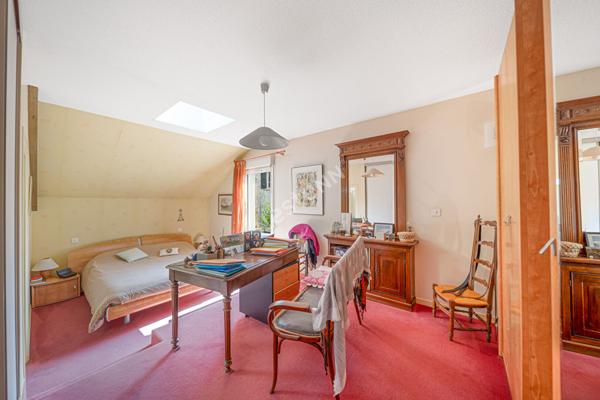 Maison spacieuse à vendre à Chalon-sur-Saône - 4 chambres, jardin et garage !