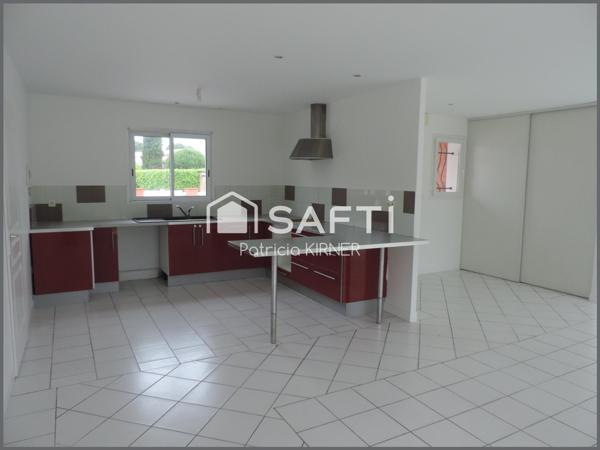 Maison de plain pied 5 pièces 103 m² et garage .