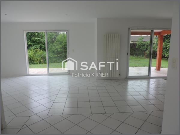 Maison de plain pied 5 pièces 103 m² et garage .